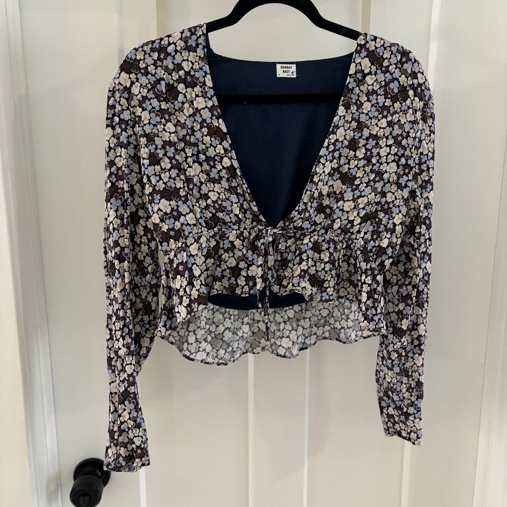 Aritzia Sunday Best floral blouse top Floral boho‎ tie front women's medium